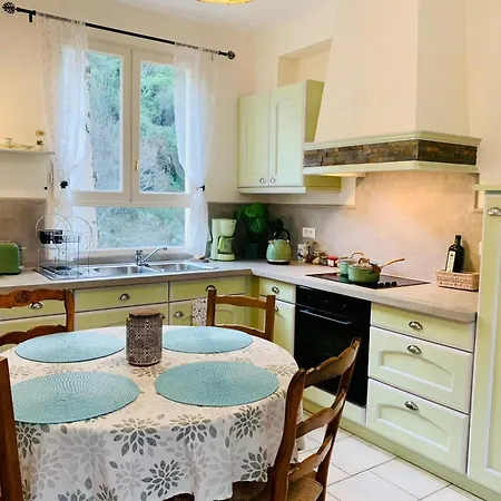 Peaceful Retreat At The Foot Of Black Mountain Hébergement de vacances Caunes-Minervois