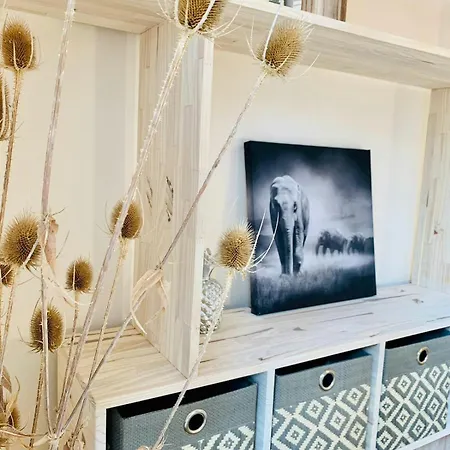 Peaceful Retreat At The Foot Of Black Mountain بيت للعطل