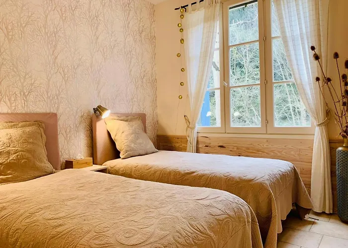 Peaceful Retreat At The Foot Of Black Mountain *
